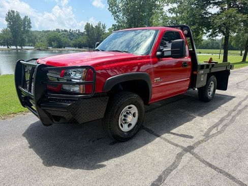 Used 2004 Chevrolet Silverado 2500 W/T w/ Heavy-Duty Power Package AWD/4WD image 3