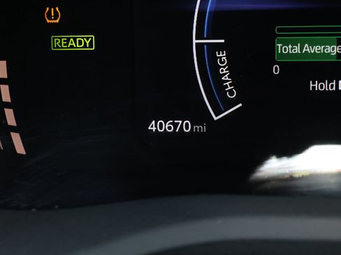 Used 2025 Toyota Camry LE FWD image 5