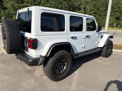 Used 2024 Jeep Wrangler Unlimited Rubicon AWD/4WD image 2