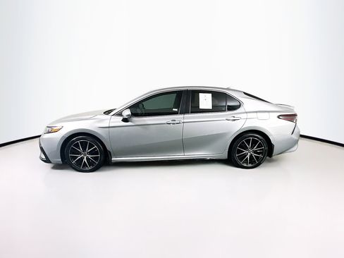 Used 2024 Toyota Camry SE FWD image 4