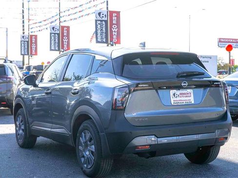 New 2025 Nissan Kicks S image 5