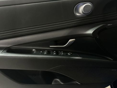 Used 2024 Hyundai Elantra Limited image 15