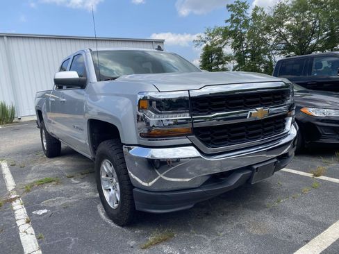 Used 2019 Chevrolet Silverado 1500 LT AWD/4WD image 2