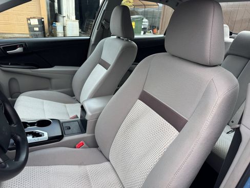 Used 2013 Toyota Camry LE FWD image 9