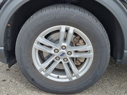 Certified 2022 Ford Explorer XLT w/ Equipment Group 202A image 8