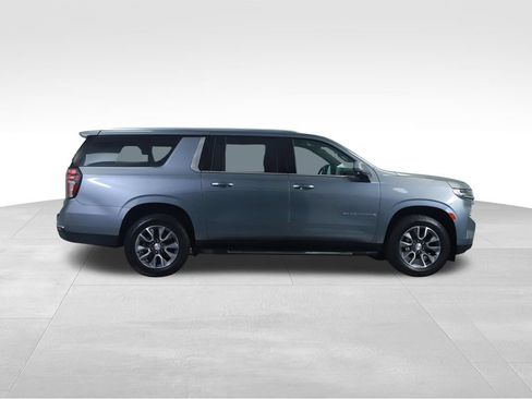Used 2022 Chevrolet Suburban LT w/ LT Signature Plus Package RWD image 12