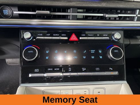 Used 2025 Hyundai Santa Fe Limited FWD image 17
