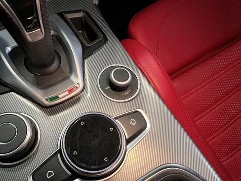 Used 2022 Alfa Romeo Stelvio Veloce image 55