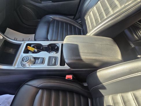 Used 2023 Ford Edge SEL image 11