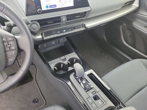 Used 2025 Toyota Prius LE FWD image 29