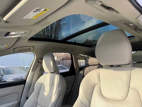 Certified 2024 Volvo XC60 T8 Ultimate w/ Protection Package Premier image 22