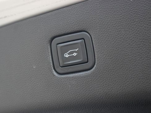 Used 2023 Chevrolet Blazer LT image 12