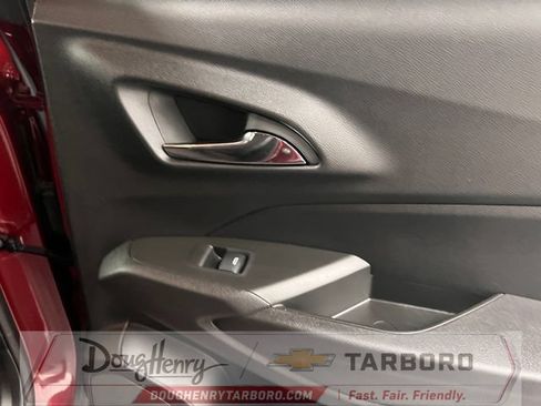 Used 2025 Chevrolet Trax LT FWD image 34