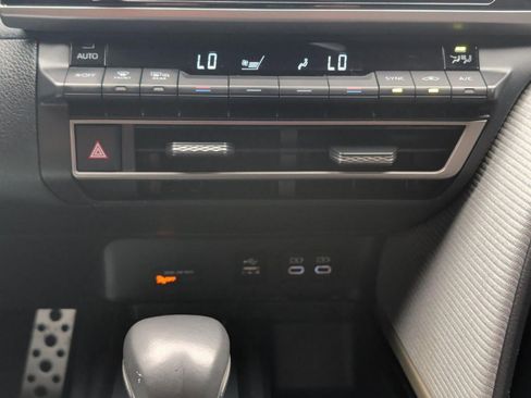 Used 2025 Toyota Camry SE w/ Convenience Package FWD image 20