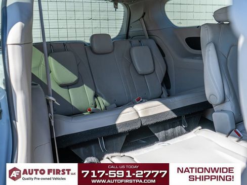 Used 2021 Chrysler Pacifica Touring-L image 21