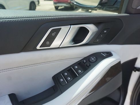 Used 2023 BMW X5 sDrive40i w/ M Sport Package RWD image 4