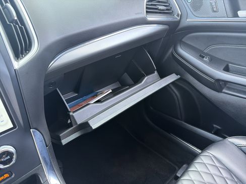 Used 2024 Ford Edge Titanium image 38