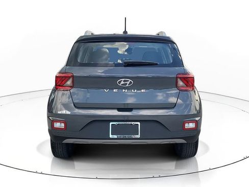 Used 2025 Hyundai Venue SEL FWD image 5