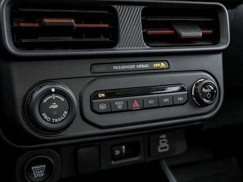 Used 2025 Ford Maverick Lariat w/ 4K Tow Package image 31