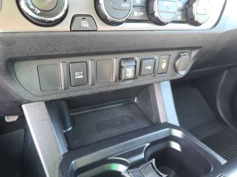 Used 2021 Toyota Tacoma TRD Sport AWD/4WD image 22