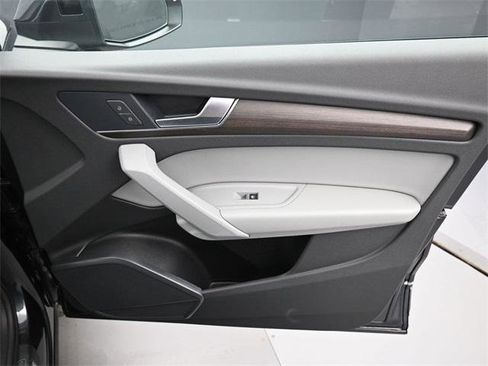 Used 2023 Audi Q5 2.0T Premium w/ Convenience Package image 37