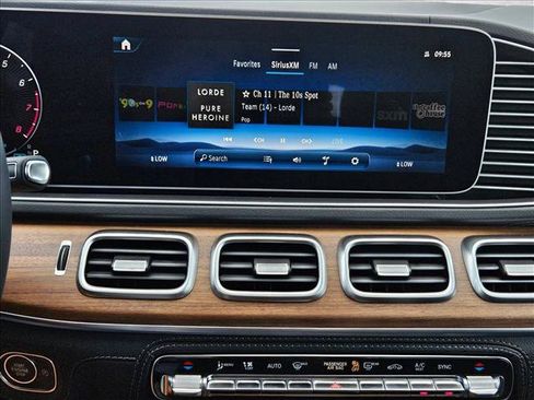 Used 2025 Mercedes-Benz GLE 350 4MATIC image 16