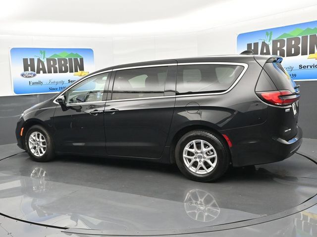 Used 2024 Chrysler Pacifica Touring-L FWD image 3