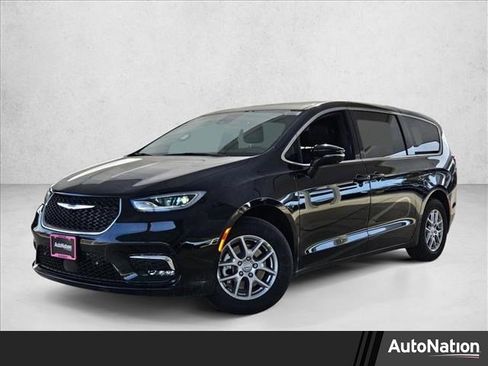 New 2026 Chrysler Pacifica Select image 1