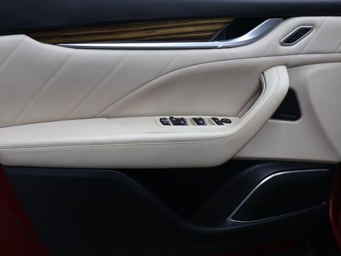 Used 2020 Maserati Levante GranLusso image 16