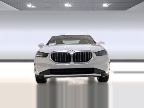 Used 2026 BMW 530i w/ Premium Package RWD image 5