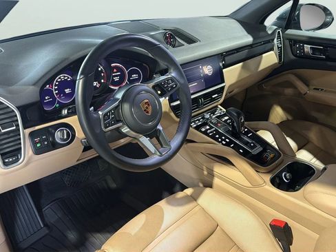 Used 2023 Porsche Cayenne AWD/4WD image 17