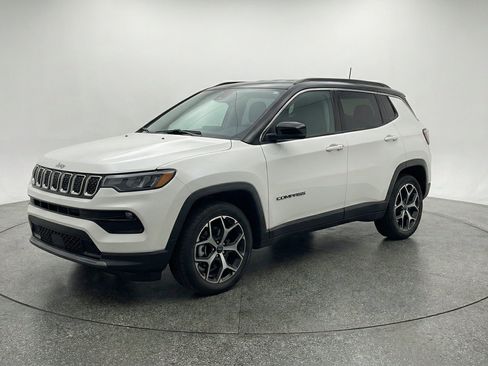 Used 2025 Jeep Compass Limited AWD/4WD image 3