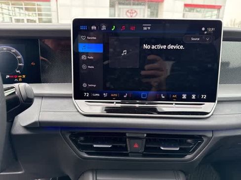 Used 2026 Volkswagen Tiguan SE R-Line image 9