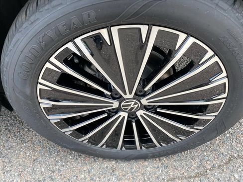 New 2026 Volkswagen Taos SE FWD image 10