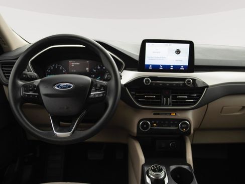 Used 2020 Ford Escape SE image 3