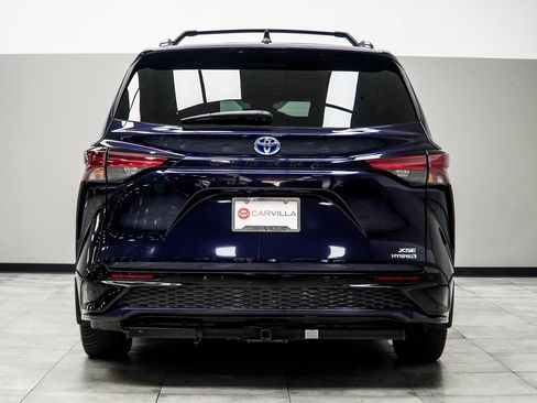 Used 2022 Toyota Sienna XSE image 11