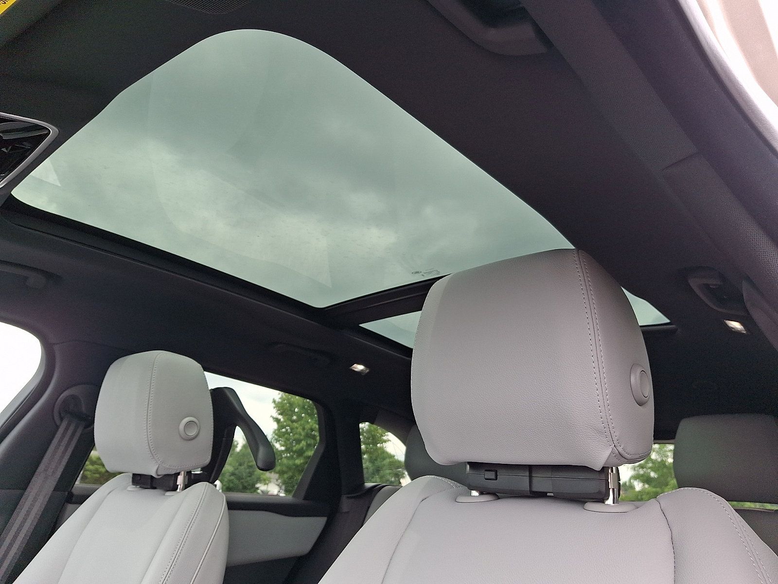 New 2026 Land Rover Range Rover Velar S AWD/4WD image 14