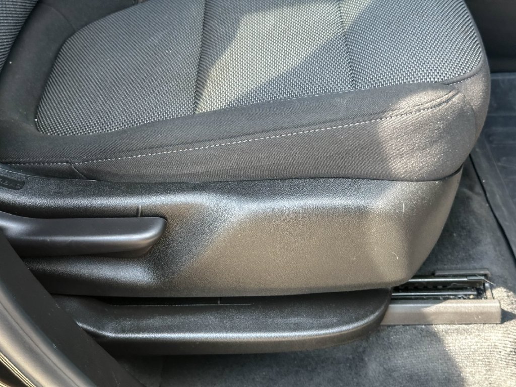 Used 2022 Chevrolet Traverse LT FWD image 27