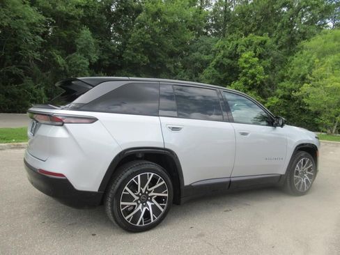 Used 2025 Jeep Wagoneer S Limited image 6