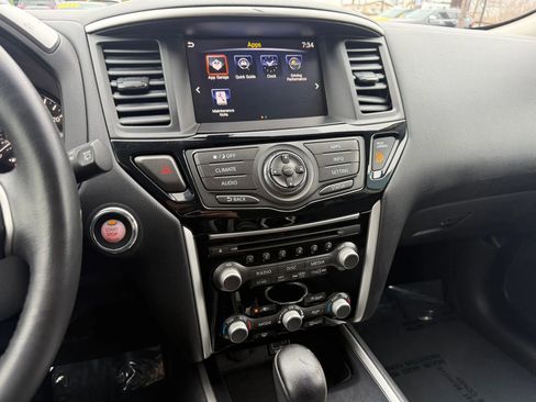 Used 2019 Nissan Pathfinder SV image 18