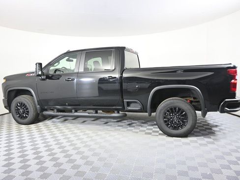 Used 2021 Chevrolet Silverado 2500 LT w/ Midnight Edition AWD/4WD image 3
