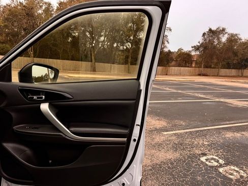 Used 2023 Mitsubishi Eclipse Cross SE image 33