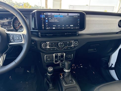 Used 2025 Jeep Wrangler Sahara w/ Safety Group image 29