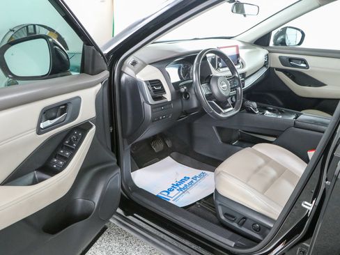 Used 2023 Nissan Rogue SV w/ SV Premium B Package FWD image 3