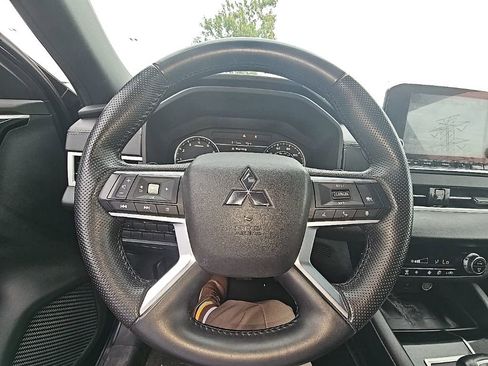 Used 2022 Mitsubishi Outlander SE image 10