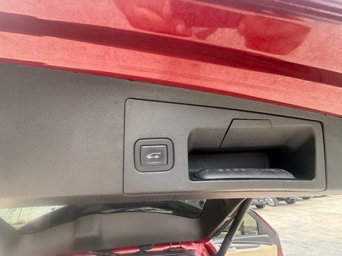 Used 2017 Cadillac XT5 FWD image 16