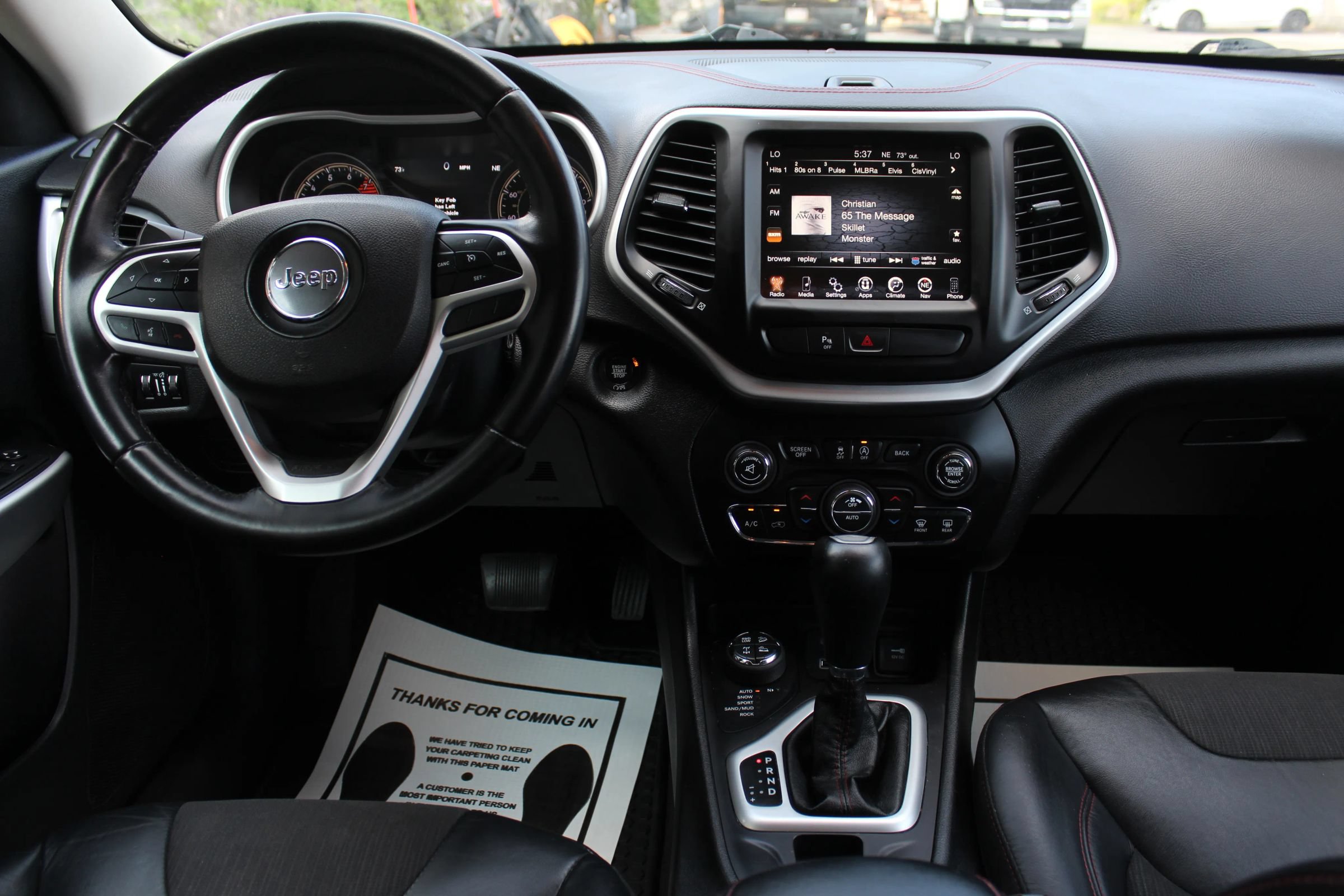 Used 2018 Jeep Cherokee Trailhawk AWD/4WD image 19