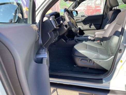 Used 2023 Toyota Tacoma TRD Off-Road w/ TRD Premium Off Road Package image 14