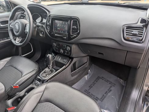 Used 2019 Jeep Compass Latitude image 28