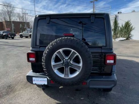 Used 2019 Jeep Wrangler Unlimited Sahara image 9